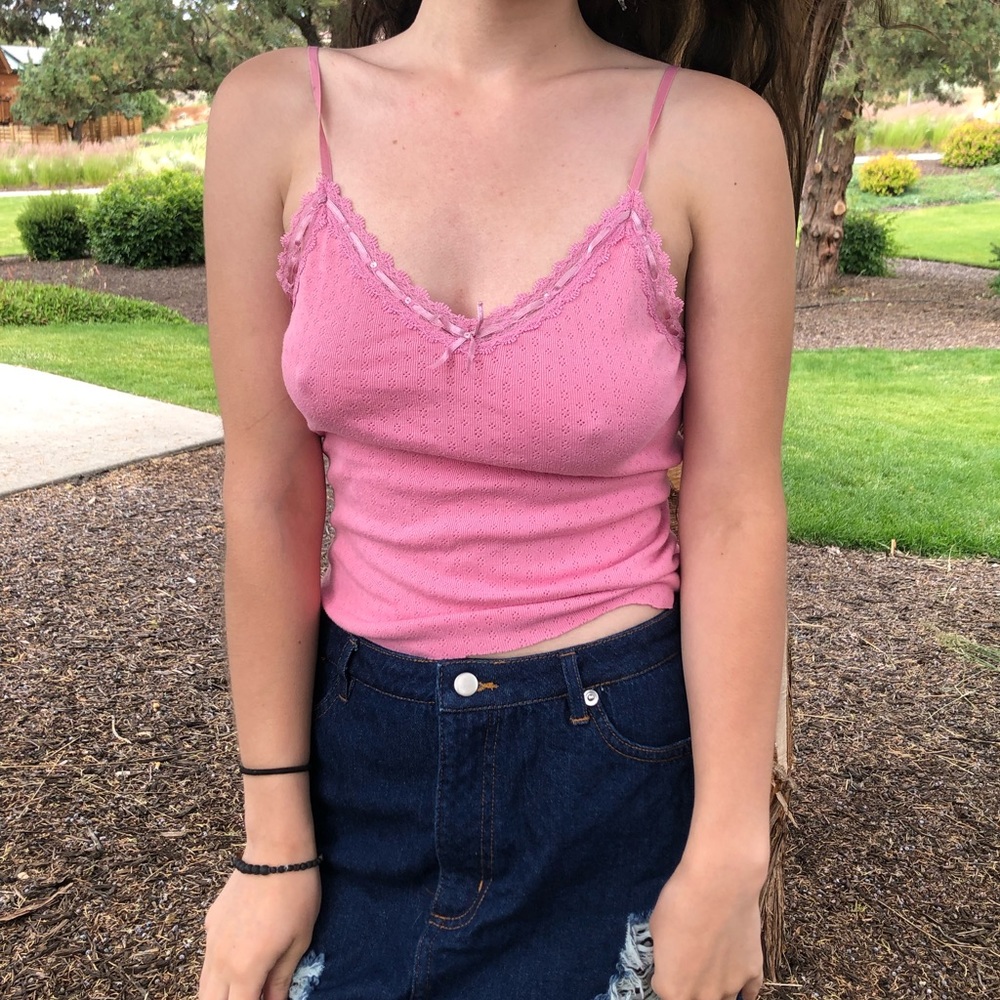 SOLD Sweetheart Crop Tank 💓